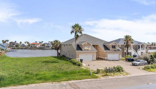 Stylish Townhouse with BBQ, Pool & Near Beach - Foto 5