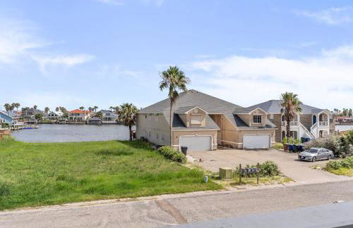 Stylish Townhouse with BBQ, Pool & Near Beach - Foto 5