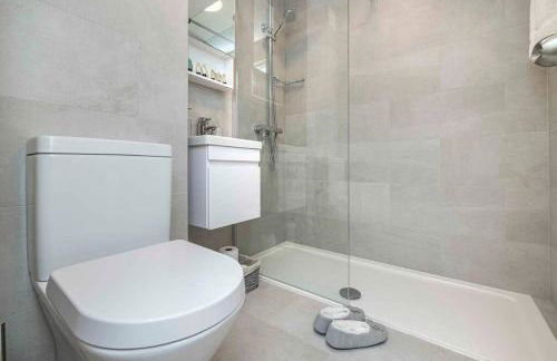 Ealing Manor - 6 beds 3 sofa beds sleeps 9 ppl - Foto 13