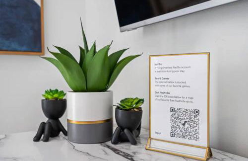 Tranquil East Nashville Zen Retreat with 2 Patios, Garage Parking, Yoga Mats Included, Covered Patio and Deck, Walk to Five Points Dining & Bars, Board Games, 10 Min to Broadway, 24 Hr Hospitality - Foto 21