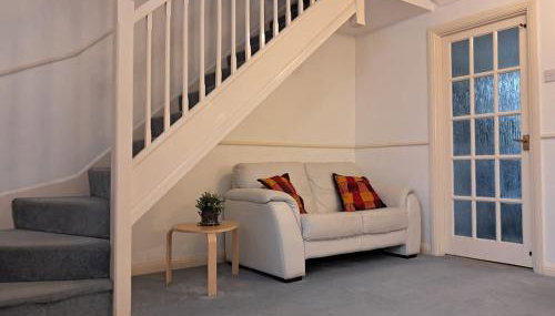 Two Bed house, Parking for 2 cars close to Heathrow - Foto 1