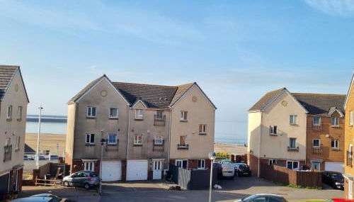 Sea Escape The Tardiis Beachfront location Aberavon beach Sea Views Driveway parking - Foto 2
