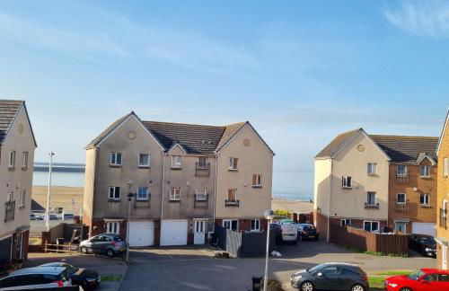 Sea Escape The Tardiis Beachfront location Aberavon beach Sea Views Driveway parking - Foto 2