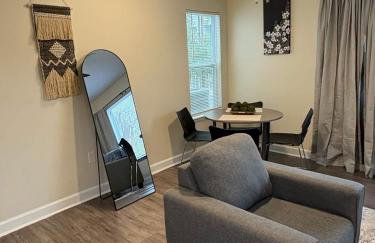 New Seasonal Comfort near USC and Riverwalk Trails - Foto 20