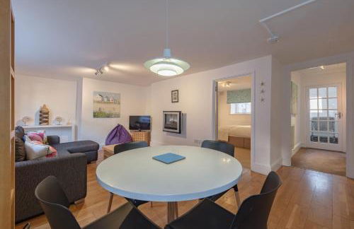 Alexandra Cottage Apartments - Photo 1