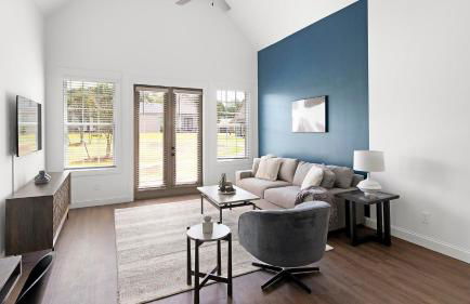 Landing Stylish 2BD Gym Clubhouse - Photo 2