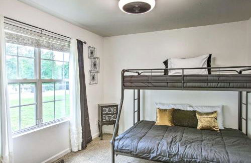 Charming Springfield Escape with Furnished Deck - Foto 18