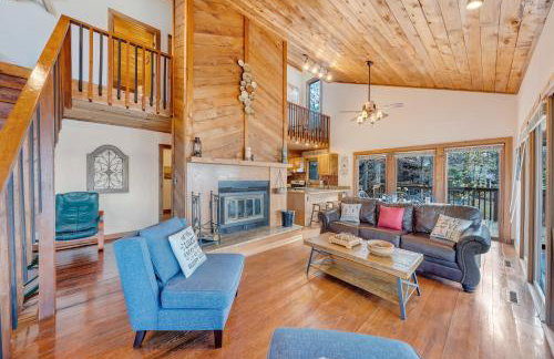 Lakeside Lodge - Lakefront home with private dock & hot tub - Foto 19