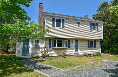 Beautiful Home Close to Ponds and Beach - Photo 26
