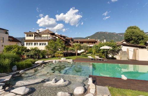 Kreuzwegerhof Nals - Historic Nature Stay with Pool near Meran & Bozen - Photo 1