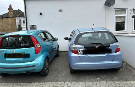 Group Friendly 2 Bed 2 Bath FREE PARKING for 2 Large Vans or up to 4 Cars Zone 2 Sleeps 10 Close to Central London and Zone 2 tube station - Photo 5