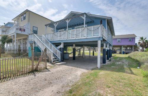 Walk to Gulf Surfside Beach Home with Deck - Photo 29