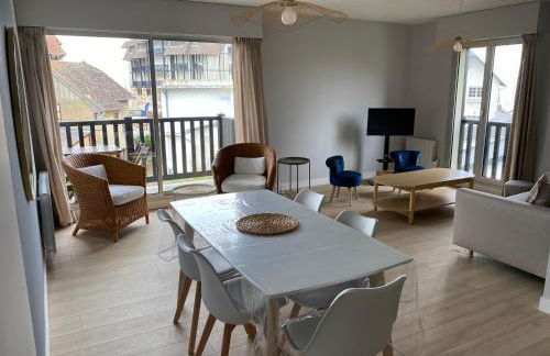 Appartement 5 personnes 65m2 avec balcon, vues partielles mer, 150m de la plage et centre, wifi et parking privé - Photo 1