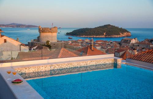 Royal Fort - The View Rooftop pool - Photo 8