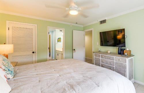 Marina Views, Walk to Beach: Atlantic Beach Condo! - Foto 13