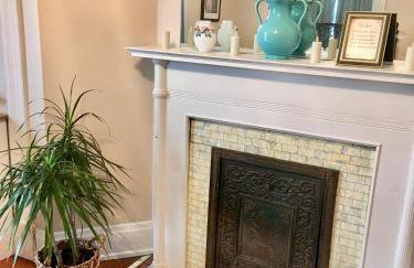 Historic Upstairs Apartment - Foto 4