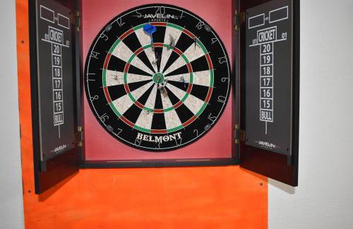 Blisscapade Pool Movie Theater Games Backyard - Foto 29