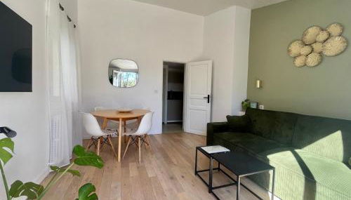 Grand Lodge - Photo 1