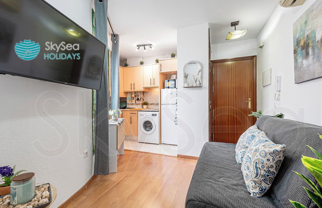 Skysea Malaga Centro frente al Rio - Photo 17