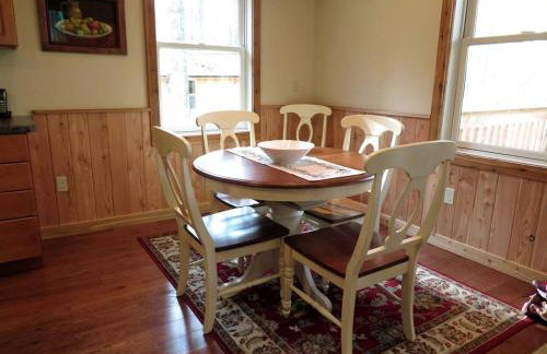 Cozy Three-Bedroom Cabin Near The Salmon River in Altmar, New York - Foto 9