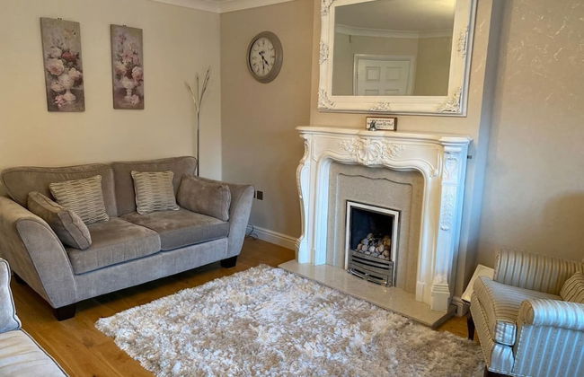 4-bed House With Private Garden in Barnsley! - Photo 22