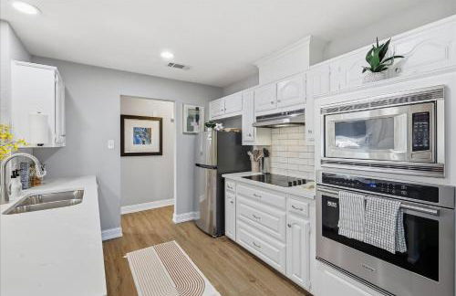 3-BD 2-BA Frisco Getaway - Backyard Patio BBQ - Foto 13