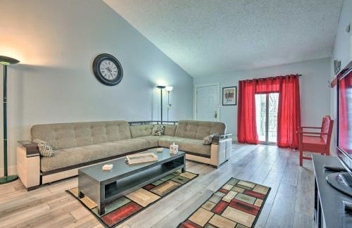 Near Mt Airy Casino Mount Pocono Condo with Balcony - Foto 7