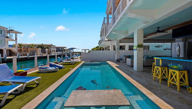 Luxury Waterfront Oasis w Heated Pool and 50 Dock - Foto 2, Habitación