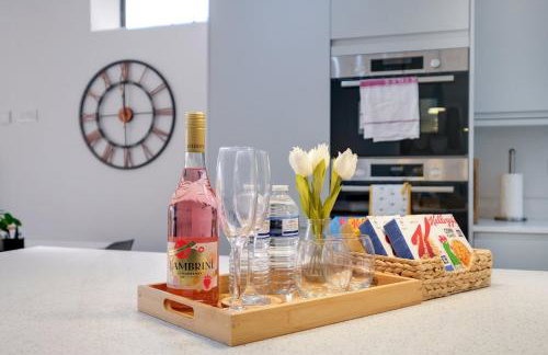 Luxury 5 Bedroom, 4 Bathroom Home in Purley - Foto 32