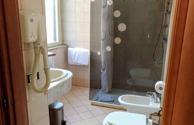 Nicolas Inn - Photo 24