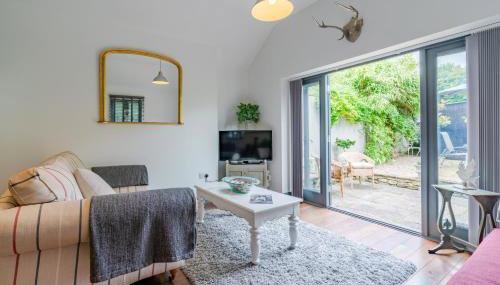 Buff Lodge - Photo 3, Garden