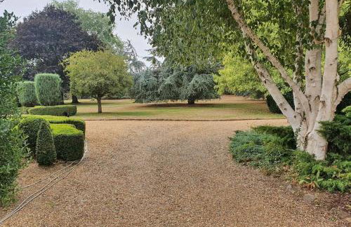 Canalside Manor House Annexe with Secure Parking - Photo 17