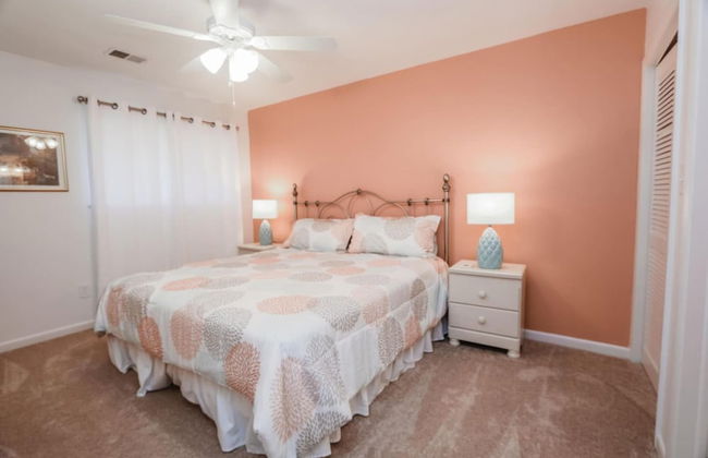 Beautiful Sea Gem - Condo 1 4 mi From Beach w Pool - Foto 1