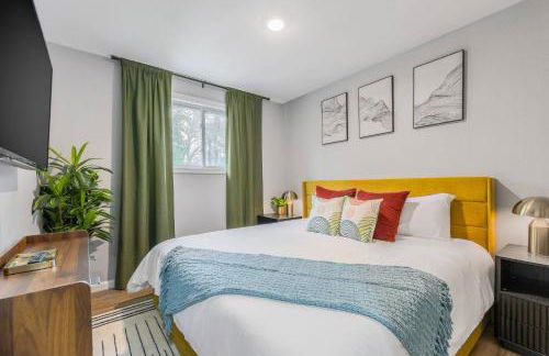 Mid century APT, KING bed + desk - Foto 1