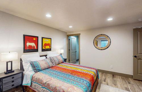 Easy Commuting! Renovated Greeley Apartment - Photo 9