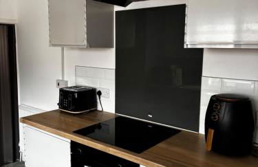 Comfortable 3BR Home, Guests 7, Fast Wi-Fi, & Nearby Pubs - Foto 20