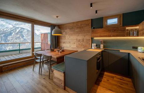 Luxury 9-Bed Apartment Steps from Ski Slopes with Parking & Ski Box - Foto 3