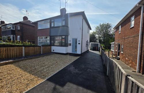 House - Sleeps 4 - Parking - Garden - City Centre - Foto 6