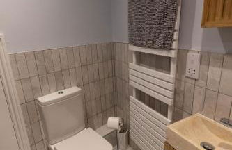 Ridley's Place modern one-bedroom seaside apartment - Photo 5