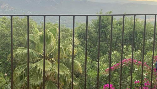 Sunny Costa Brava Getaway with Big Private Terrace - Foto 4