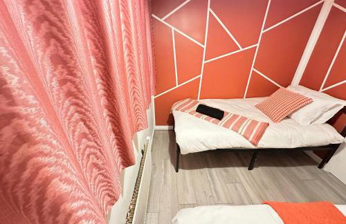 Spacious Luton Airport Accommodation - Perfect for Contractors, Families, Tourists & Long Stays - Foto 44