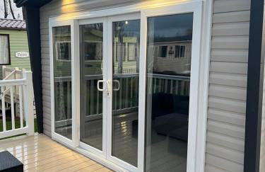 Modern Caravan 2025 with Decking - Foto 22