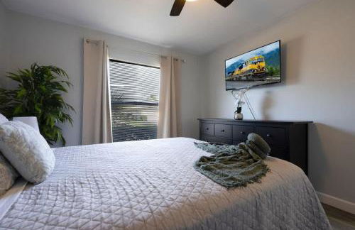 Family Fun Ping Pong BBQ Walk to Park Nearby - Photo 12