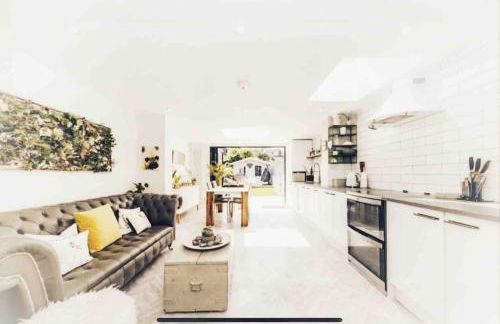 Teddington terraced cottage 3 floors, 3 bedrooms - Foto 1