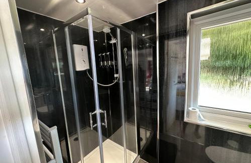 Unique Orchard Lodge for couples with hot tub - Photo 15