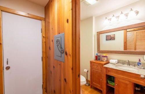 Vino Velo Retreat! Redwoods! Hot Tub!! Fire Table!! BBQ!! Game Room!! Fast WiFi!! Dog Friendly!! - Foto 34