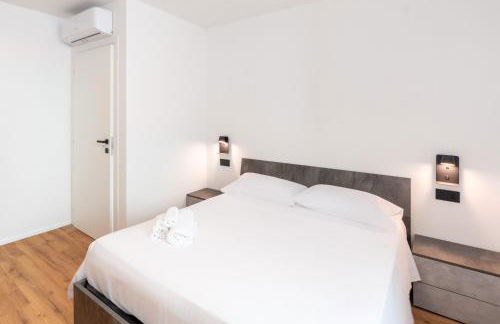 DN ART ROYALE - APT D first floor with lake view terrace and hot tub - APT N ground floor with internal whirpool - Foto 12