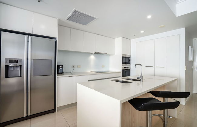 Reflection Tower Two - Photo 29