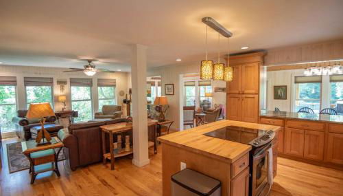 Retriever Beach - New River-frontage with Your Own Private Beach! Fire Pits - Games and More! - Foto 5