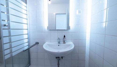 have-a-nice-Stay - Seth - Monteursunterkunft - Einzelbetten - gute Anbindung - Bettwäsche - Photo 2, Shower